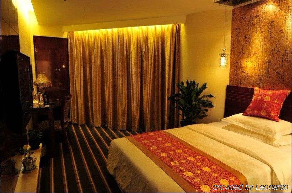 Baihuacun International Hotel Urumqi Room photo